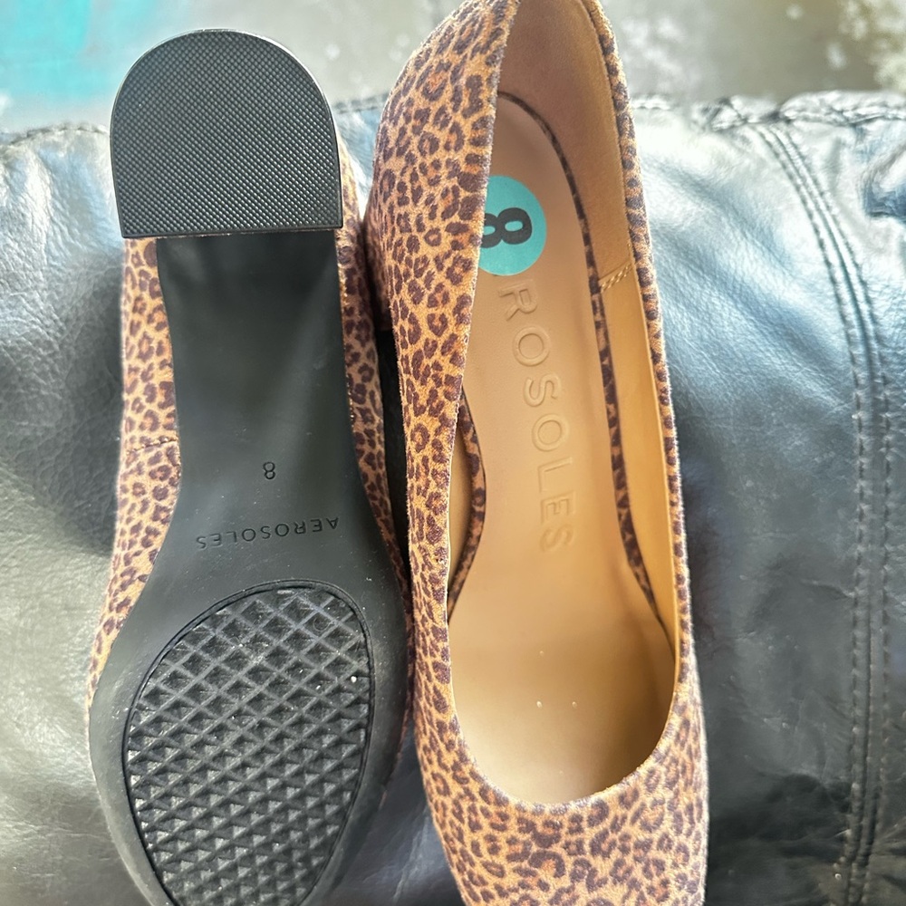 Pumps - Picture 2 of 4